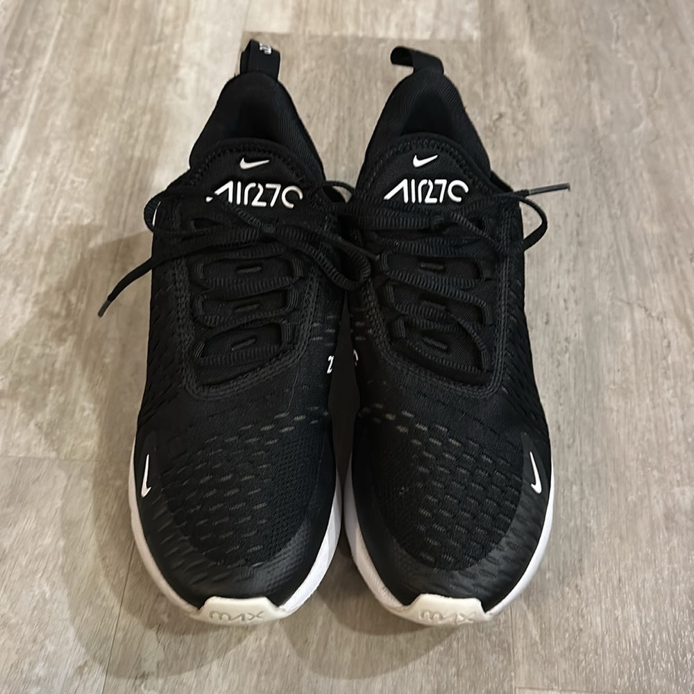 Nike air 270 - women’s 9 – excellent condition￼